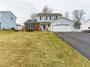 14 Heather Ln, Rensselaer, NY 12144