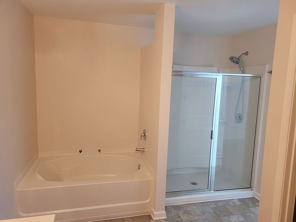 1st image of 407 W Park Dr