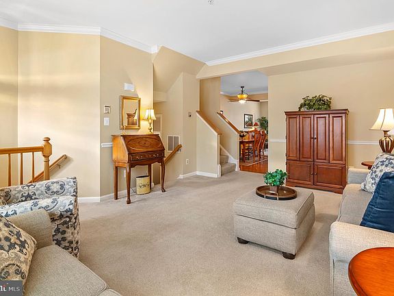 4th image of 460 Deerhill Cir