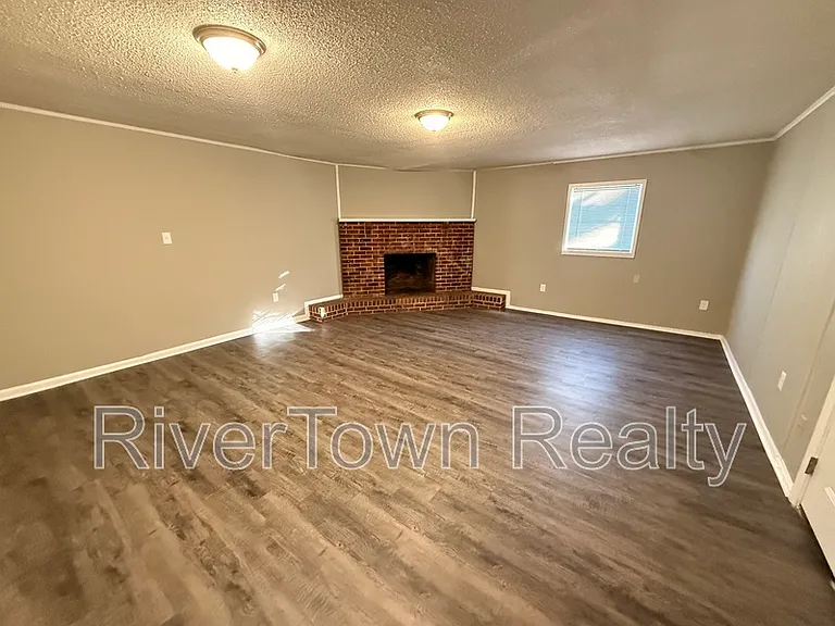1337 Haywood Ave — Photo 4
