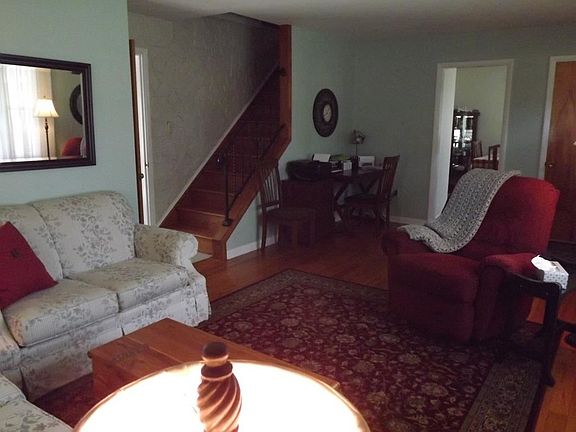 5th image of 8 Cayuga Dr