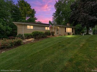 197 Perrydale St, Rochester Hills, MI 48306