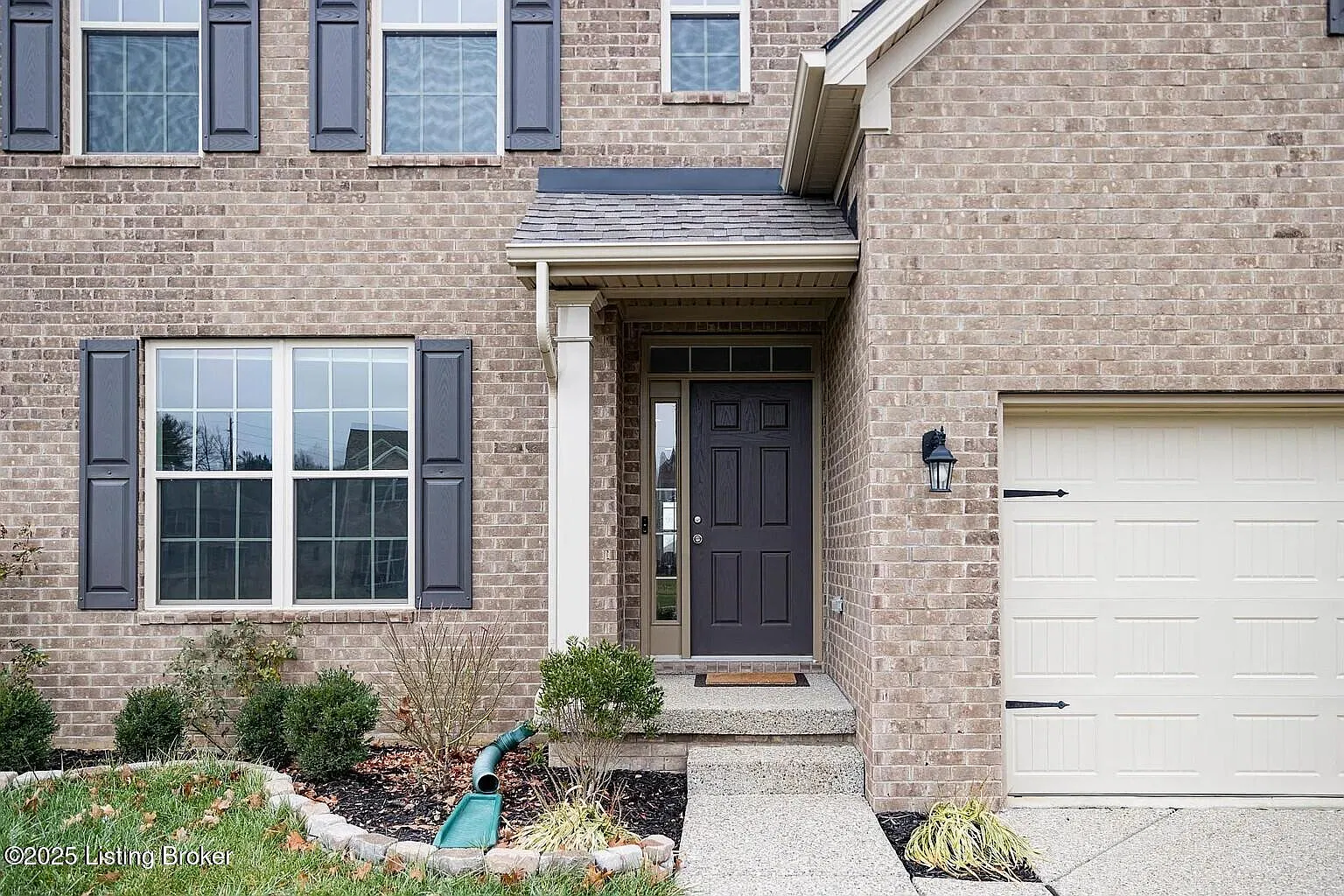 4 bed, 3.0 bath, 2606 sqft, $2,900 — Photo 2