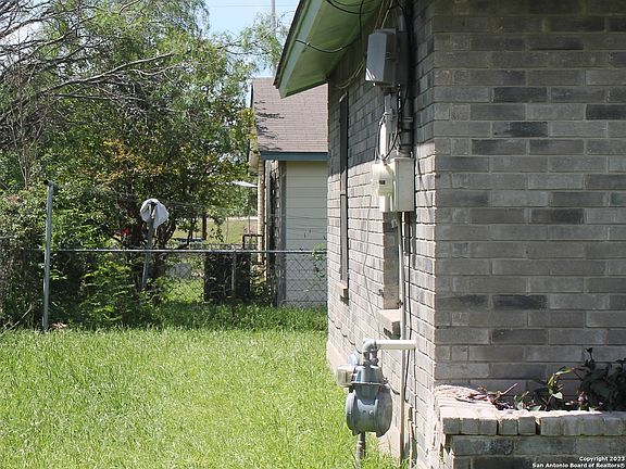 2nd image of 1302 HIDALGO ST