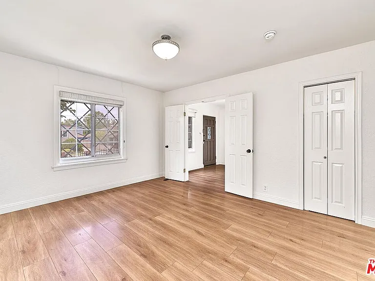 1120 S Plymouth Blvd — Photo 14