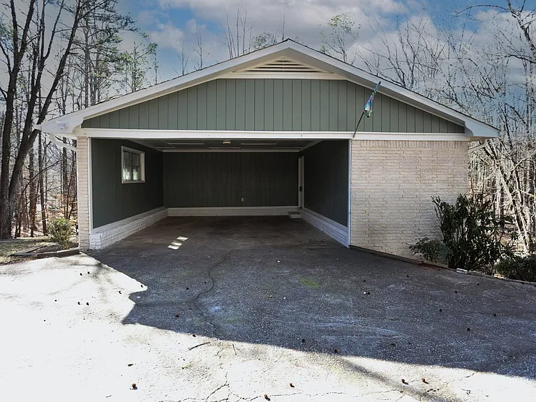 3165 Laura Ln — Photo 3