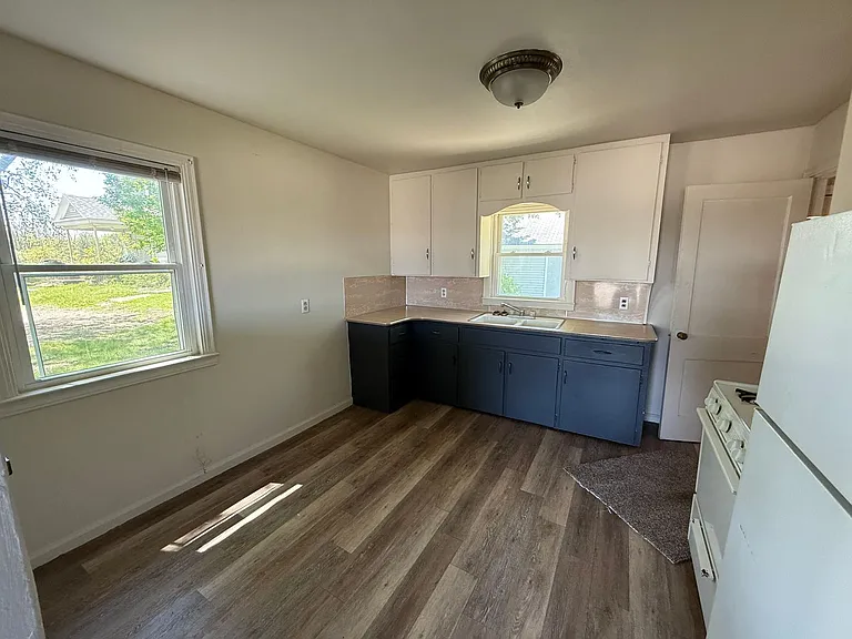 2124 Lansing Ave — Photo 4