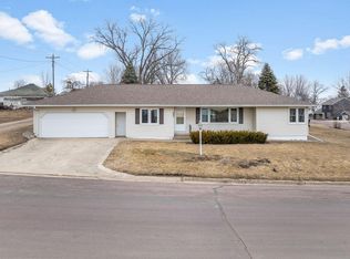 204 1st St, Welcome, MN 56181