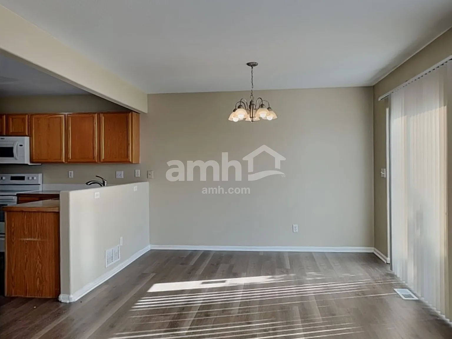 3 bed, 3.5 bath, 1488 sqft, $2,395 — Photo 4
