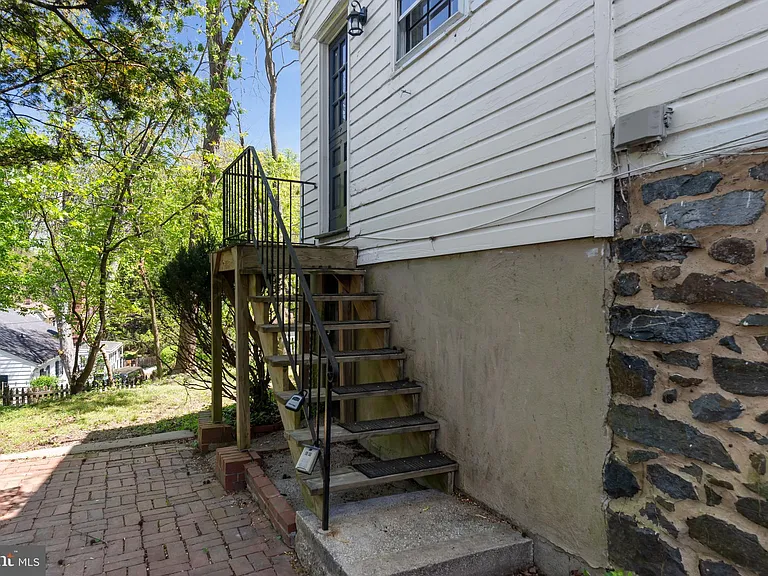 2305 Pickwick Rd — Photo 15