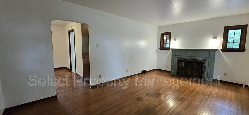2 bed, 1.0 bath, 948 sqft, $1,149 — Photo 2