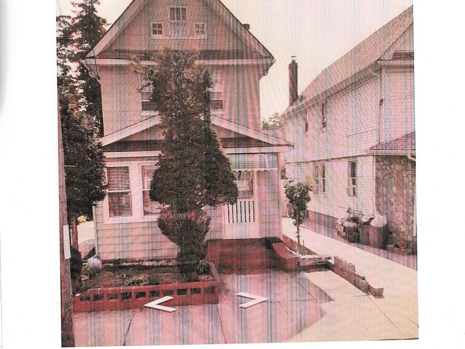 1st image of 93-16 212th Pl #4