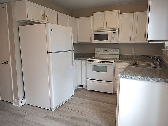 5th image of 21 Rivers Point Row APT 13B