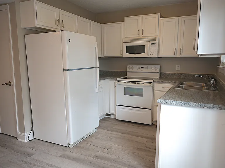 21 Rivers Point Row #13B — Photo 5