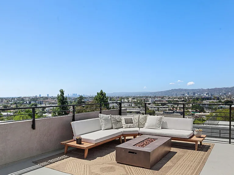 861 1/2 Hyperion Ave — Photo 18