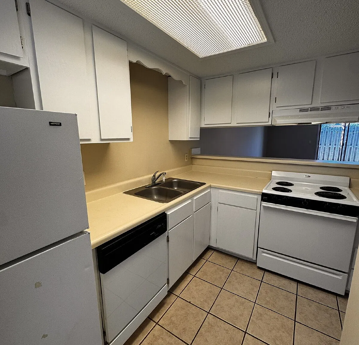 2 bed, 1.0 bath, $1,050 — Photo 4