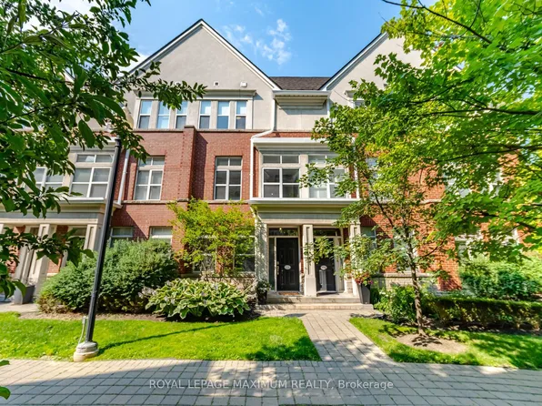 126 Resurrection Rd, Toronto, ON M9A 5H1