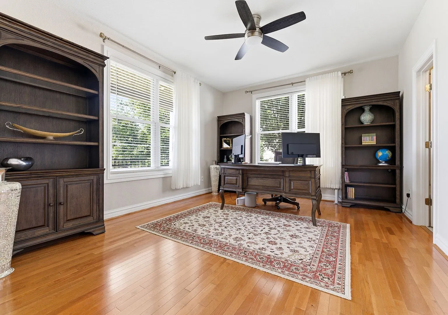 Spacious brick home in Lago mar — Photo 4