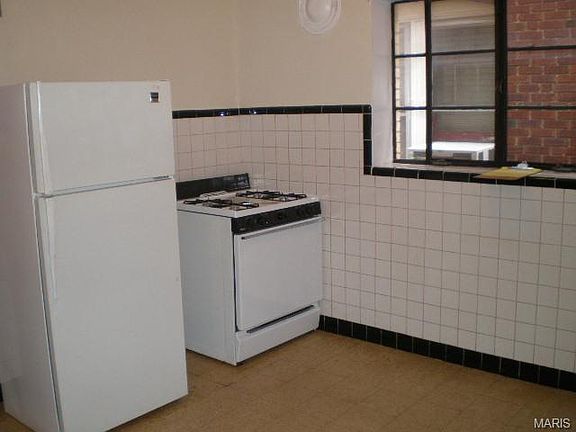 3rd image of 5046-5048 Oleatha Ave