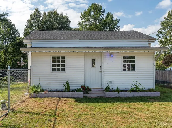 218 Allen Rd, East Flat Rock, NC 28726