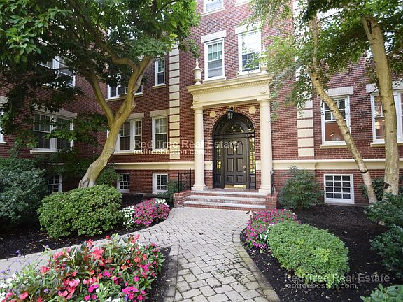 2nd image of 61 Babcock St APT 1A