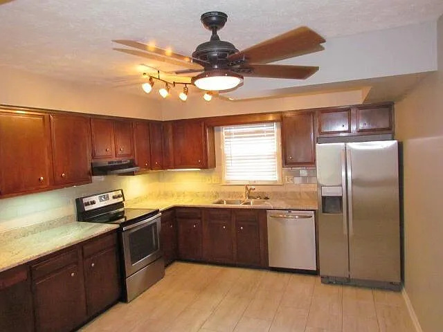 3375 Moundview Ct #B — Photo 8