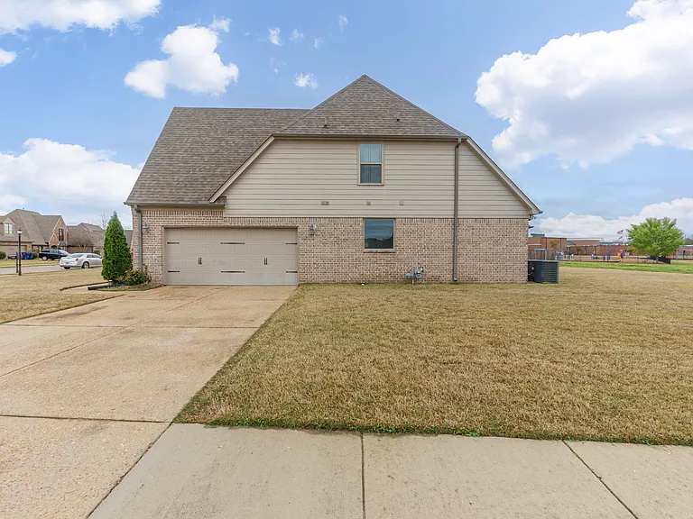 13435 Lapstone Ln — Photo 5