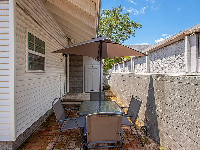 1801 N Polk St — Photo 41