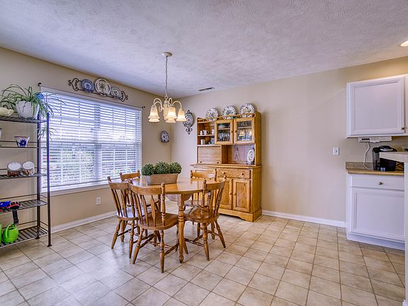 5th image of 5941 Danville Ct