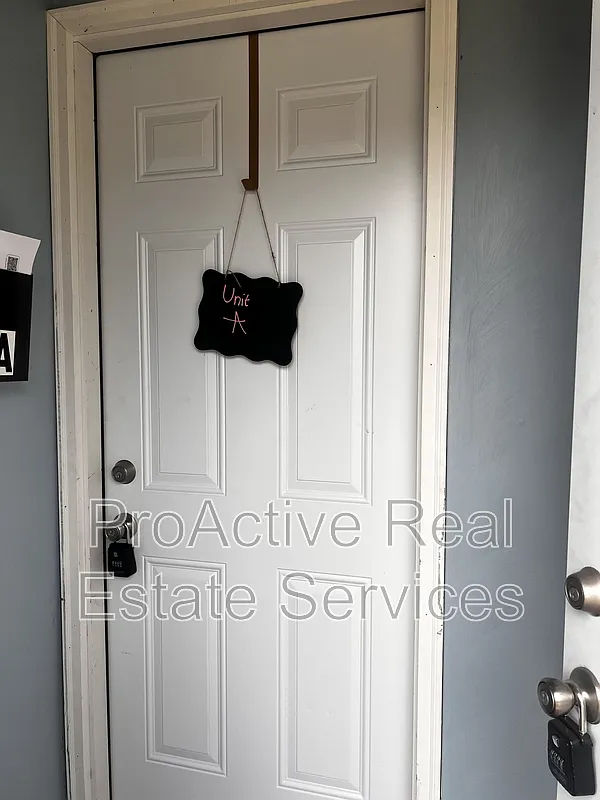 2 bed, 1.0 bath, 826 sqft, $1,350 — Photo 2