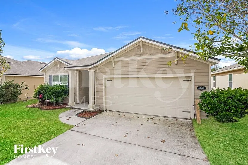 3 bed, 2.0 bath, 1856 sqft, $2,295 — Photo 2