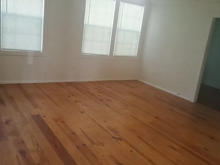 4851 Underwood Ave — Photo 2