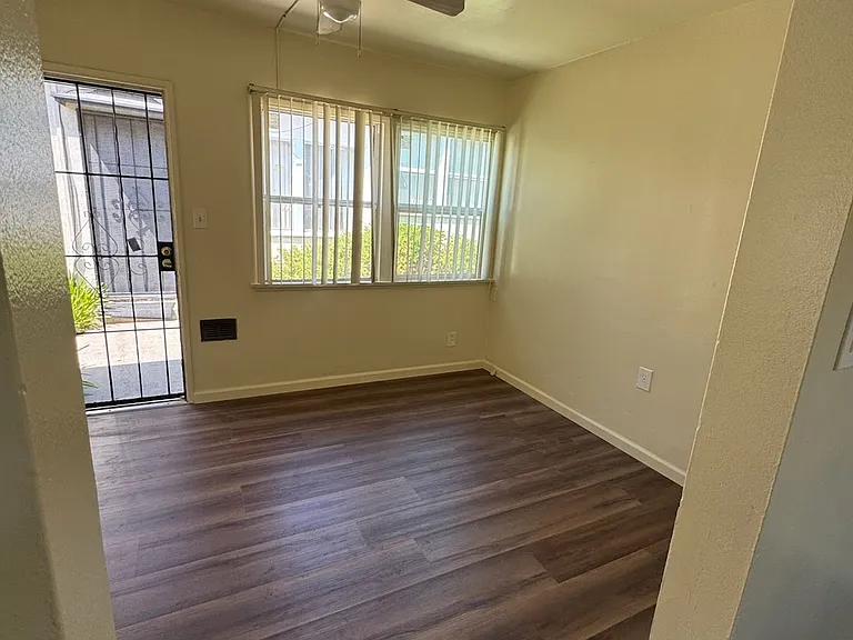 23 Lemon Ave — Photo 3