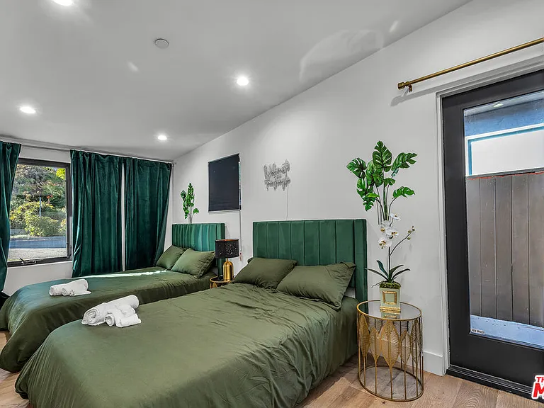 1812 Navy St — Photo 47