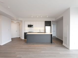 2525 Bathurst St #407, Toronto, ON M6B 2Y9