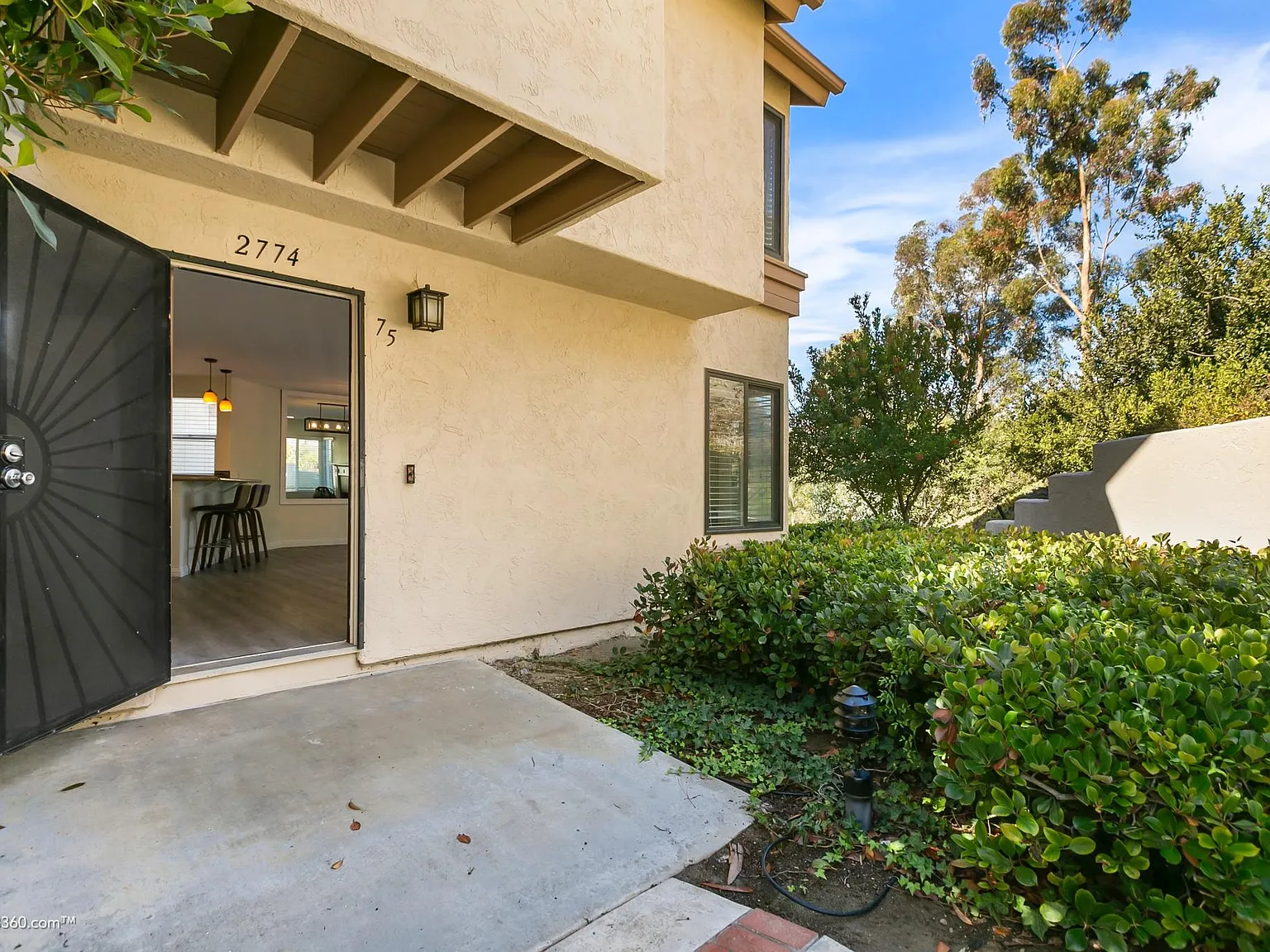 2 bed, 2.5 bath, 1210 sqft, $4,300 — Photo 3