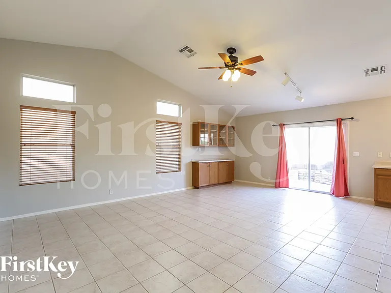 6654 E Rhodes St — Photo 5