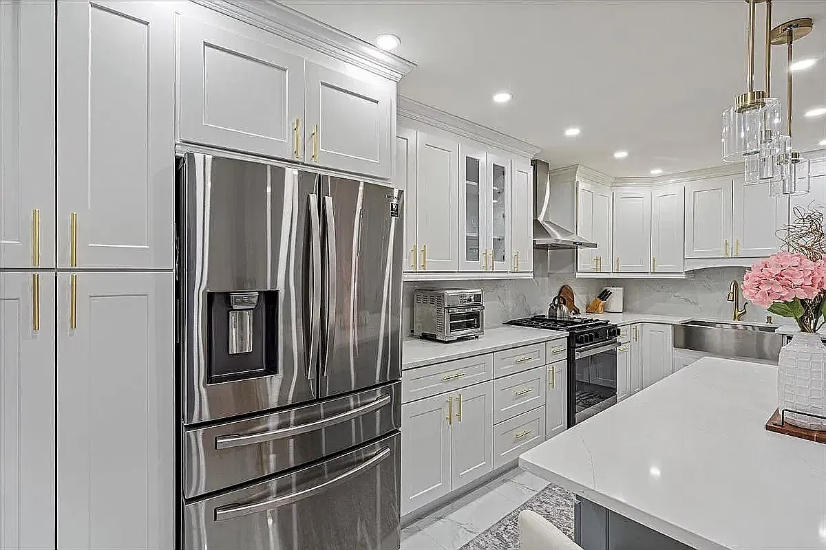 320 Marion St — Photo 2