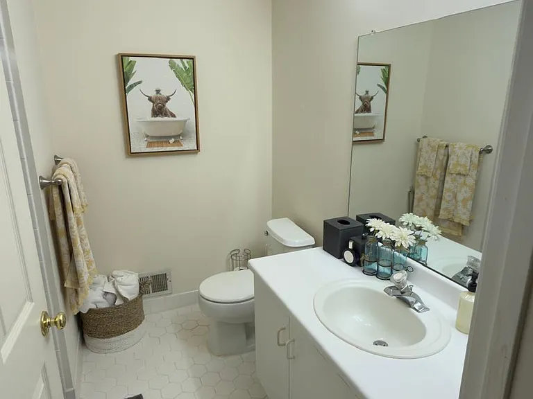 353 Cynthia Ln — Photo 12