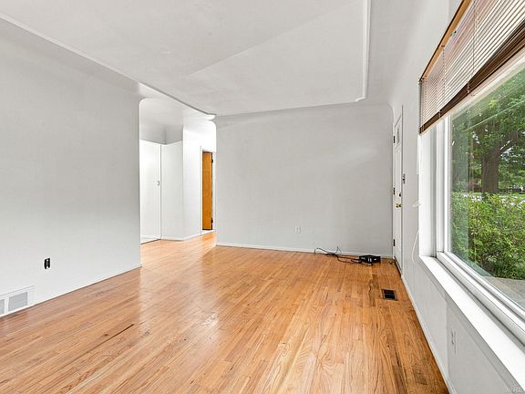 4th image of 24306 Rosalind Ave