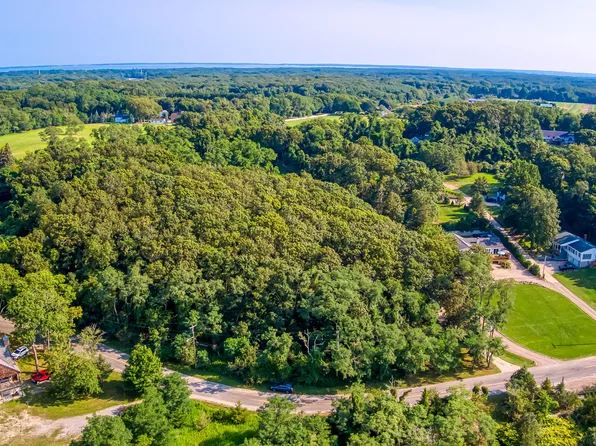 950 Naugles Dr, Mattituck, NY 11952