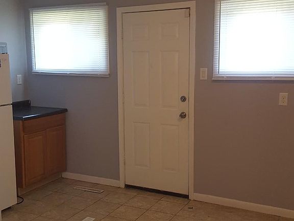 3rd image of 3927 Cain Ct