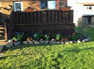 600 Lambkins Rd, Saline, MI 48176