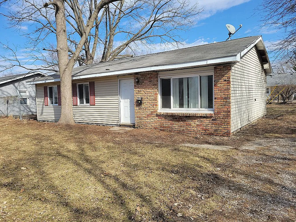 1512 Thornton Dr photo 1