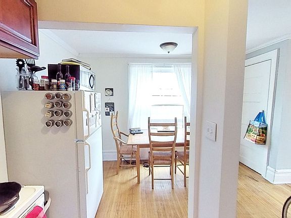 4th image of 595 University Ave #3