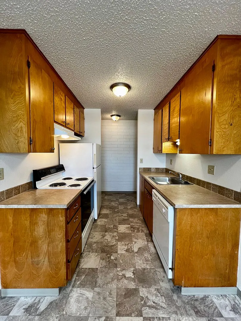 3 Level Apartment building - Selah WA — Photo 4