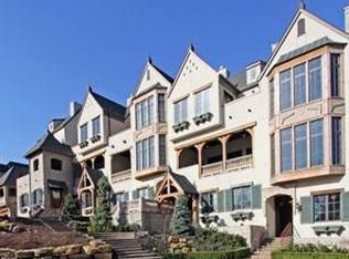 4606 Roanoke Pkwy #3, Kansas City, MO 64112