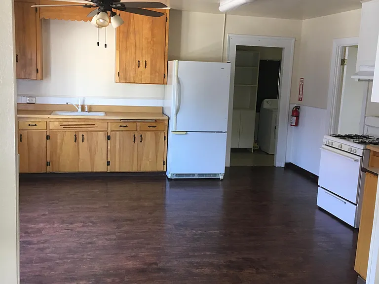 219 Blackburn St — Photo 8