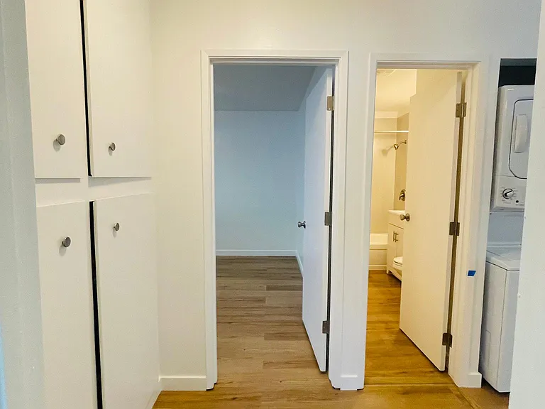 414 W 10th St — Photo 2