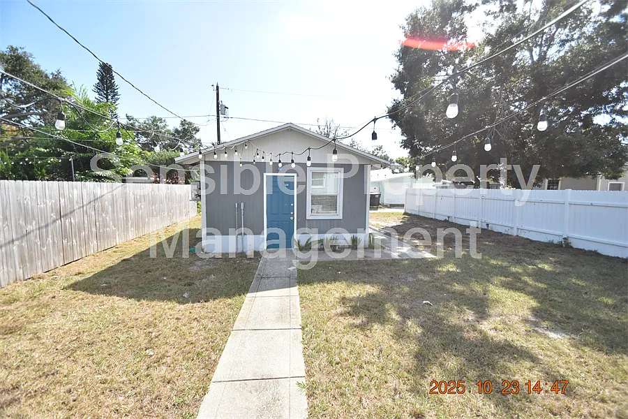 4520 Burlington Ave N